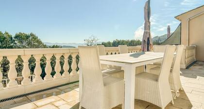 Chic Villa in le Cannet des Maures With Terrace