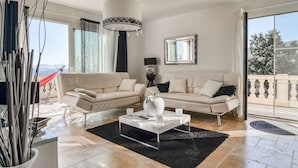 Unclassified image, 5 of 31, button - Plush Villa in Le Cannet-des-maures With Private Pool (Le Cannet-des-Maures)