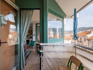 Balcony - Elegant Holiday Home in Nice With Balcony (Nice)