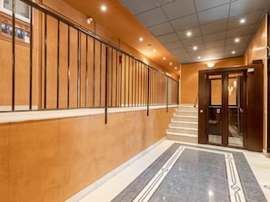 Reception - Elegant Holiday Home in Nice With Balcony (Nice)