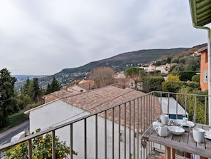 Balcony - Alluring Holiday Home in Magagnosc With Balcony (Grasse)