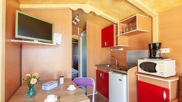 Fridge, microwave, coffee/tea maker