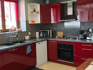 Private kitchen - Enticing Holiday Home in Escardes With Garden (Escardes)