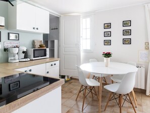 Dining - Lush Villa in Gargas With Private Swimming Pool (Gargas)