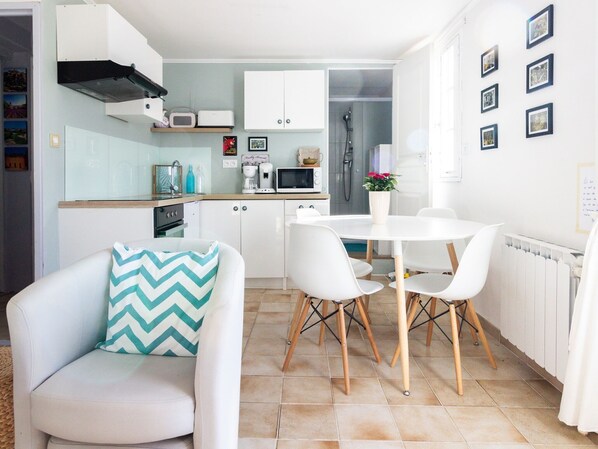 Dining - Lush Villa in Gargas With Private Swimming Pool (Gargas)