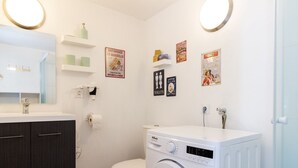 Shower, towels - Lush Villa in Gargas With Private Swimming Pool (Gargas)