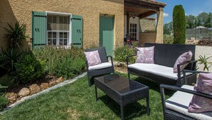 Exterior - Lush Villa in Gargas With Private Swimming Pool (Gargas)