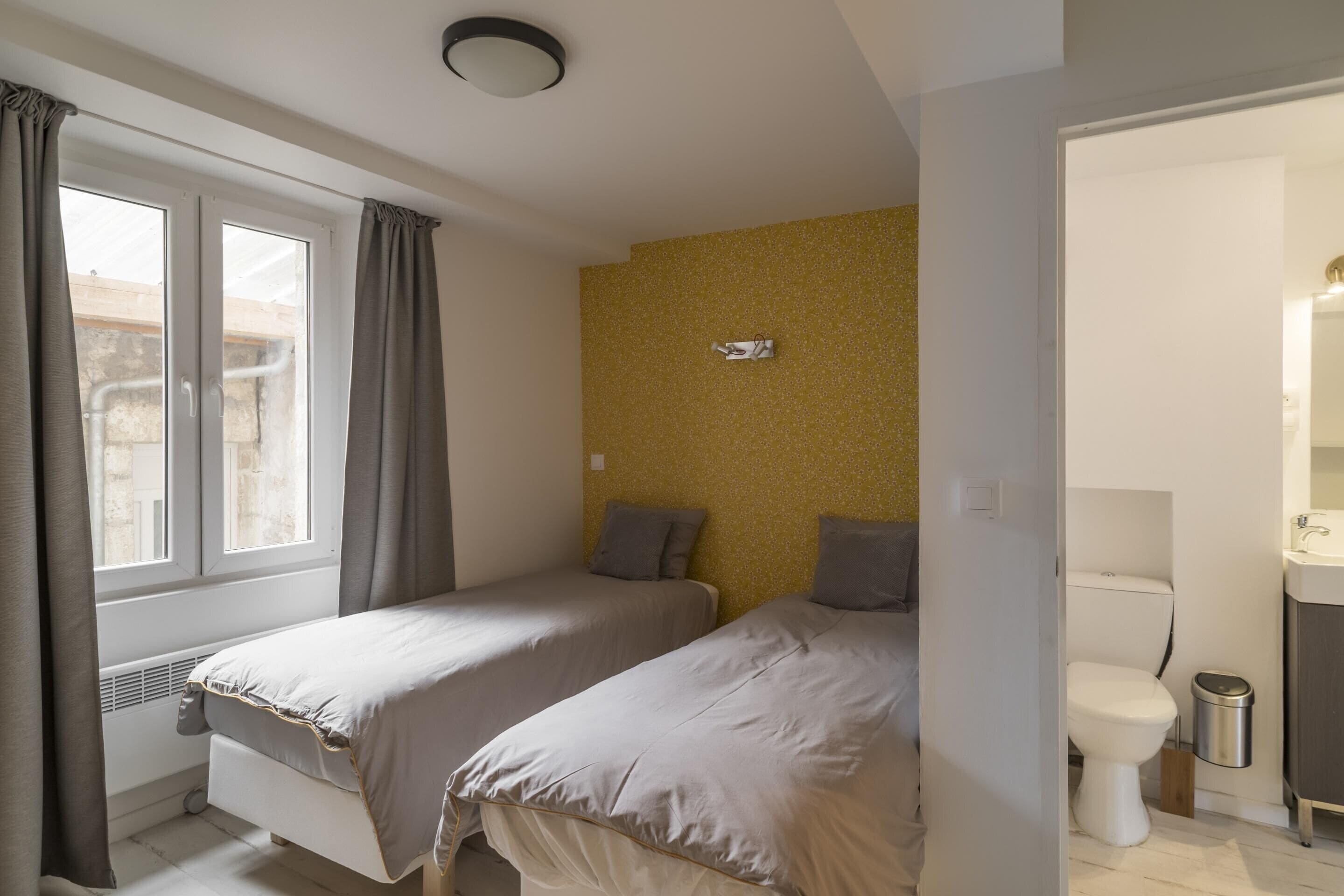 5 bedrooms, individually furnished, bed sheets