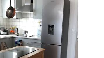 House | Private kitchen | Microwave, oven, dishwasher