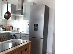 House | Private kitchen | Microwave, oven, dishwasher - Exquisite Holiday Home in Roquebrune-sur-argens With Pool (Roquebrune-sur-Argens)