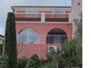 Exterior - Exquisite Holiday Home in Roquebrune-sur-argens With Pool (Roquebrune-sur-Argens)
