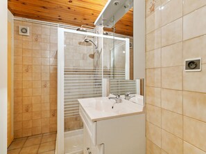 Bathroom - Cosy Apartment in Saulxures-sur-moselotte With Forest Nearby (Saulxures-sur-Moselotte)