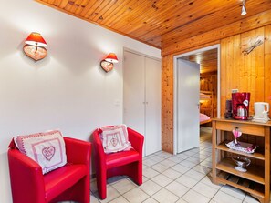 Dining - Cosy Apartment in Saulxures-sur-moselotte With Forest Nearby (Saulxures-sur-Moselotte)