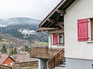 Balcony - Cosy Apartment in Saulxures-sur-moselotte With Forest Nearby (Saulxures-sur-Moselotte)