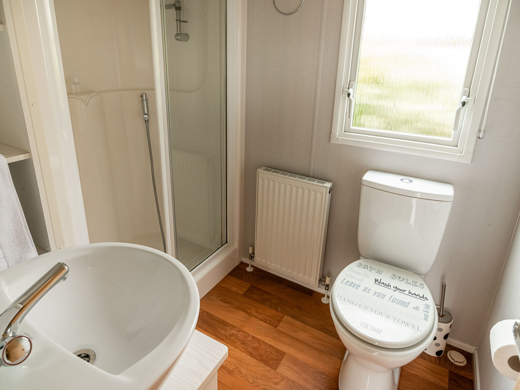 Mobile Home | Bathroom | Shower, towels