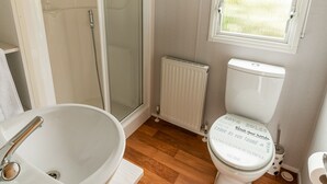 Bathroom - Simplistic Home in Hastings near Old Town (St Leonards-On-Sea)