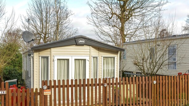 Mobile Home | Exterior - Cosy Home in Hastings With Garden (St Leonards-On-Sea)