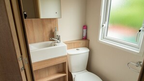 Mobile Home | Bathroom - Cosy Home in Hastings With Garden (St Leonards-On-Sea)