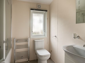 Mobile Home | Bathroom | Bathtub, towels