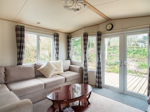 Mobile Home | Living room