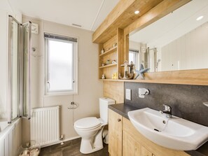 Mobile Home | Bathroom | Bathtub, towels