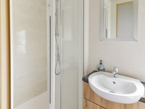 Mobile Home | Bathroom | Bathtub, towels