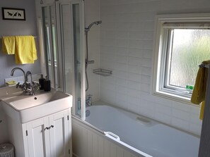 House | Bathroom | Bathtub, towels