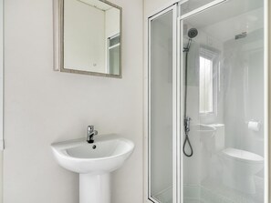 Mobile Home | Bathroom | Shower, towels