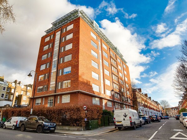 Exterior - Lovely Studio in London with Hot Tub (London)