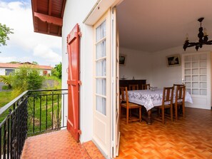 Balcony - Alluring Holiday Home in Arcangues With Balcony (Arcangues)