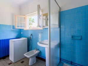 Shower, hair dryer, towels - Alluring Holiday Home in Arcangues With Balcony (Arcangues)