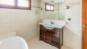 Salle de bain | Baignoire, serviettes fournies