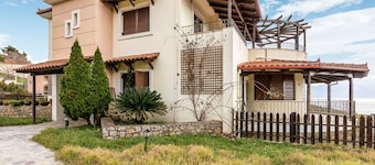 Graceful Villa in Raches Fthiotidos With Patio