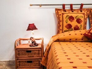 4 habitaciones, muebles diferentes y ropa de cama 