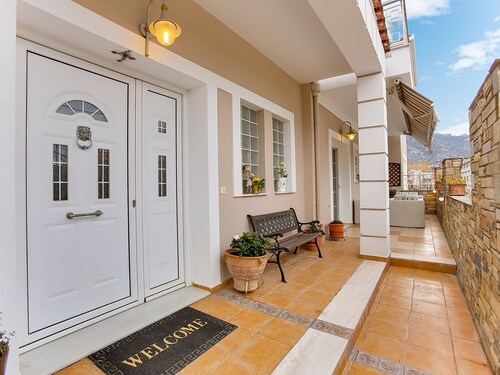 Lavish Villa with Netflix in Volos near Beach & Pilion