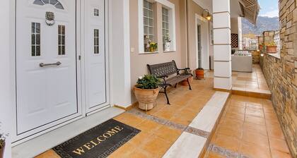 Lavish Villa with Netflix in Volos near Beach & Pilion