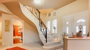 Lobby - Lavish Villa with Netflix in Volos near Beach & Pilion (Volos)