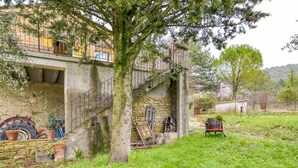 Exterior - Graceful Cottage in Malaucène With Private Swimming Pool (Malaucene)