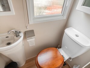 Mobile Home | Bathroom | Shower, towels