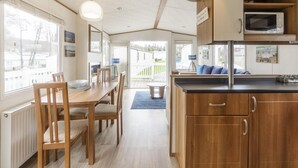 Dining - Pleasant Home in Hastings near Hastings Pier (Hastings)