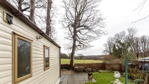 Mobile Home | Balcony - Pleasant Home in Hastings near Hastings Pier (Hastings)