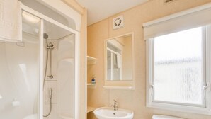Mobile home | Badeværelse | Bruser, håndklæder