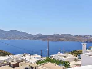 Balcony - Snug Holiday Home in Tripiti with Roof Terrace near Water Sports (Milos)