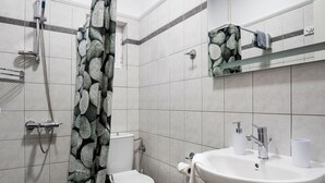 Bathroom - Graceful Couple Holiday Home in Alexandroupolis near Beach (Alexandroupoli)