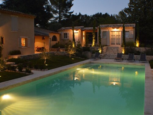 Lush Home in L'isle-sur-la-sorgue With Swimming Pool