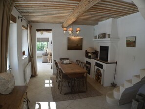 Dining - Lush Home in L'isle-sur-la-sorgue With Swimming Pool (L'Isle-sur-la-Sorgue)