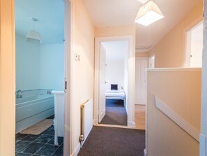 5 bedrooms - Alluring Holiday Home in Livingston near Town Center (Livingston)