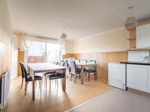 Alluring Holiday Home in Livingston near Town Center