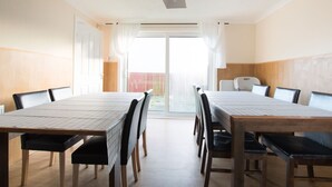 Dining - Alluring Holiday Home in Livingston near Town Center (Livingston)