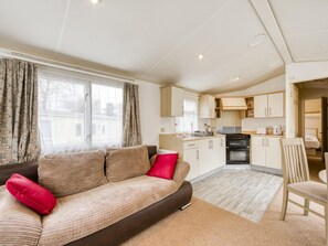 Living room - Serene Mobile Home in Hastings near Smugglers Adventure (Hastings)